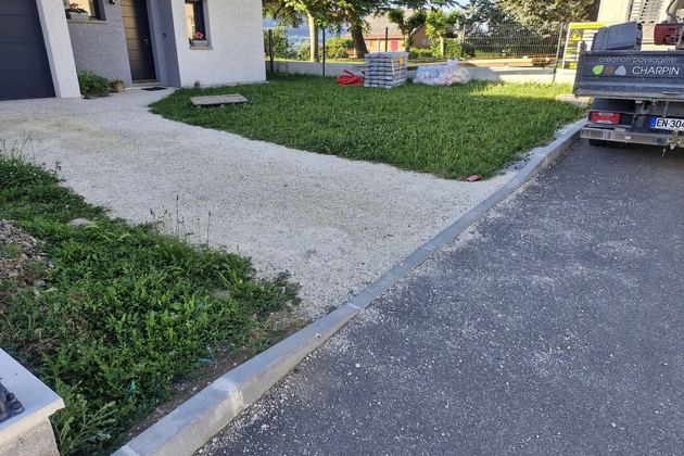 Bordures et accès gravillonné
