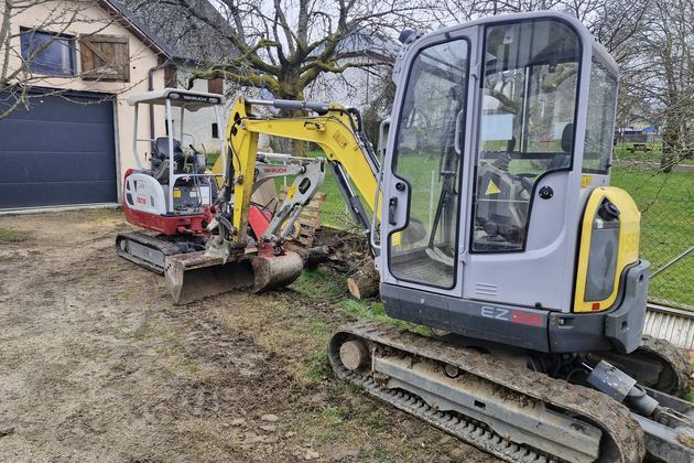 Mini-pelles pour un chantier de terrassement