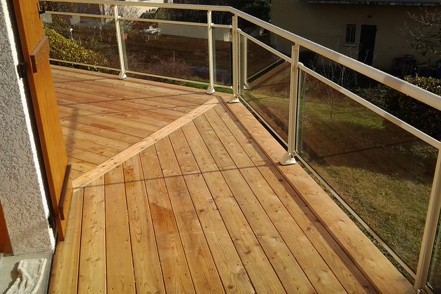 gros plan construction terrasse en bois