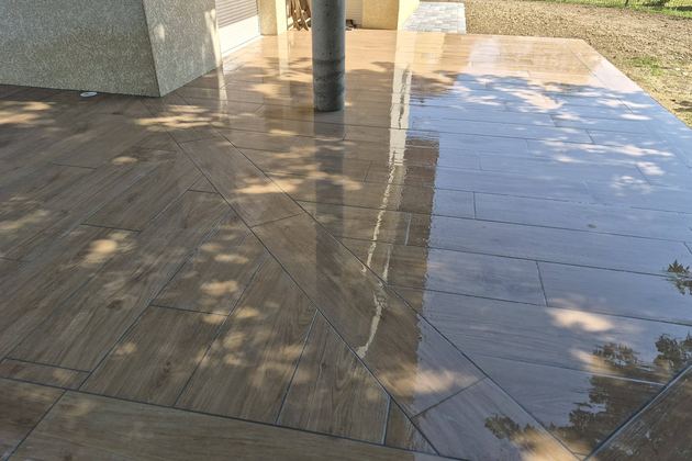 Dallage effet bois pour terrasse couverte